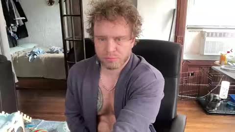 blondebluebear online show from November 16, 2025, 5:18 pm