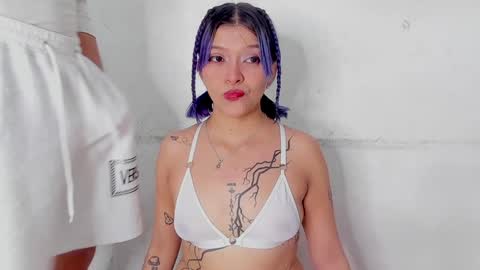 Snapshot of blondedirtygirl chatting on January 20, 2025, 1:50 am Kim mia and 3 boys ready for action online show from January 20, 2025, 1:50 am