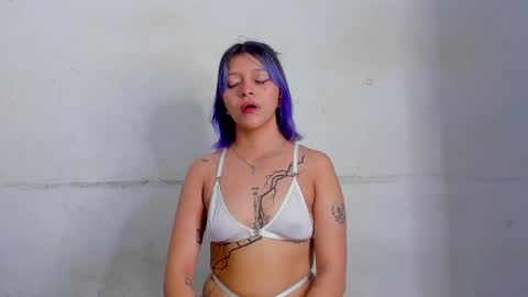 Snapshot of blondedirtygirl chatting on January 24, 2025, 11:04 am Kim mia and 3 boys ready for action online show from January 24, 2025, 11:04 am