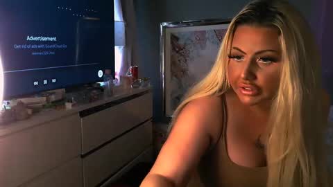 Snapshot of blondedolltia chatting on January 11, 2026, 2:33 pm blondedolltia online show from January 11, 2026, 2:33 pm