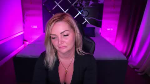 Snapshot of blondeviva chatting on September 30, 2025, 7:57 am Blonde online show from September 30, 2025, 7:57 am