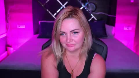 Snapshot of blondeviva chatting on October 2, 2025, 6:53 am Blonde online show from October 2, 2025, 6:53 am