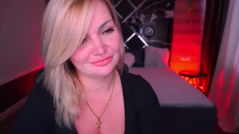 Snapshot of blondeviva chatting on October 9, 2025, 7:17 am Blonde online show from October 9, 2025, 7:17 am