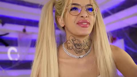 Snapshot of blondie_muller chatting on November 7, 2025, 9:04 pm blondie_muller online show from November 7, 2025, 9:04 pm