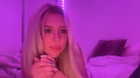 Snapshot of blondieangel11 chatting on April 12, 2026, 4:50 am blondieangel11 online show from April 12, 2026, 4:50 am