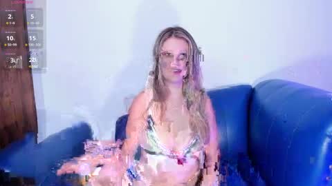 Snapshot of blondiecutee chatting on April 28, 2026, 6:02 pm blondiecutee online show from April 28, 2026, 6:02 pm