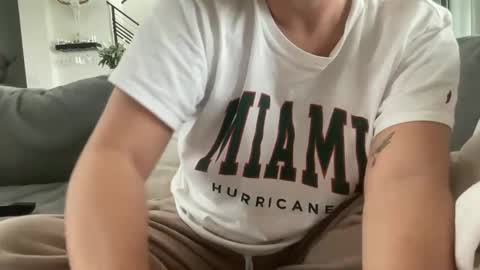 IM TRYNG online show from November 1, 2025, 6:21 pm