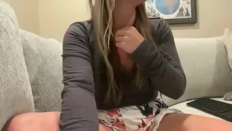 IM TRYNG online show from December 3, 2025, 2:30 am