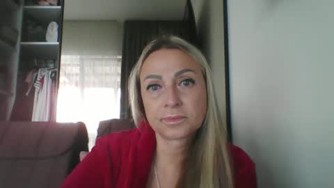 Snapshot of blondkitti chatting on September 19, 2025, 9:43 am Iren online show from September 19, 2025, 9:43 am