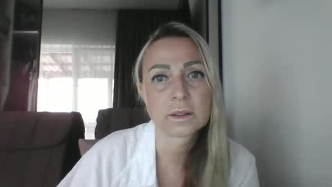 Snapshot of blondkitti chatting on September 20, 2025, 8:59 am Iren online show from September 20, 2025, 8:59 am