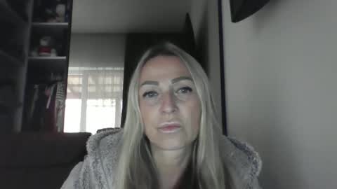 Snapshot of blondkitti chatting on September 24, 2025, 11:13 am Iren online show from September 24, 2025, 11:13 am