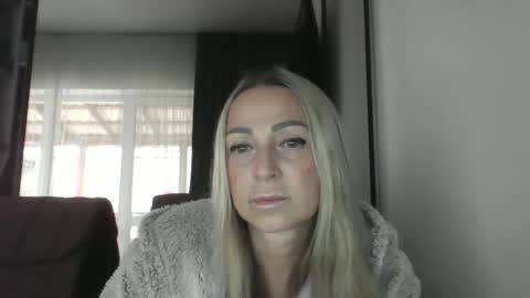 Snapshot of blondkitti chatting on September 29, 2025, 9:47 am Iren online show from September 29, 2025, 9:47 am