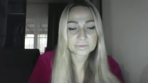 Snapshot of blondkitti chatting on October 11, 2025, 2:37 pm Iren online show from October 11, 2025, 2:37 pm