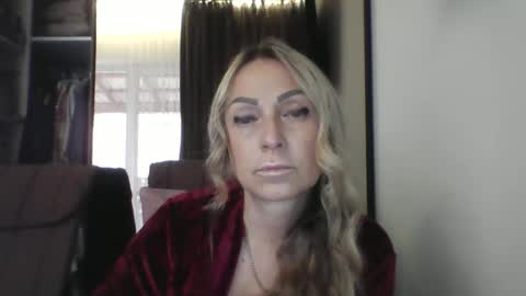 Snapshot of blondkitti chatting on October 14, 2025, 8:26 am Iren online show from October 14, 2025, 8:26 am