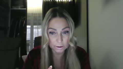 Snapshot of blondkitti chatting on October 29, 2025, 8:27 am Iren online show from October 29, 2025, 8:27 am