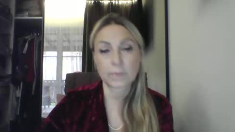 Snapshot of blondkitti chatting on November 4, 2025, 10:25 am Iren online show from November 4, 2025, 10:25 am