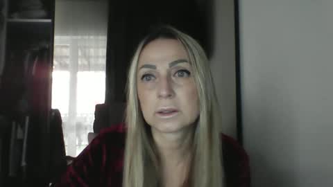 Snapshot of blondkitti chatting on November 14, 2025, 8:57 am Iren online show from November 14, 2025, 8:57 am