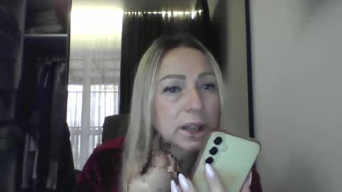 Snapshot of blondkitti chatting on November 15, 2025, 9:28 am Iren online show from November 15, 2025, 9:28 am