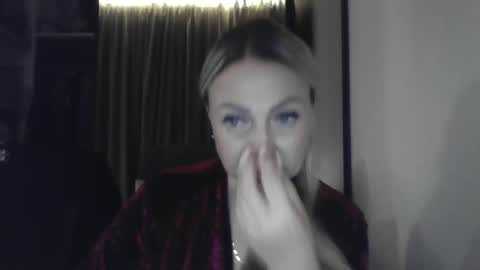 Snapshot of blondkitti chatting on November 17, 2025, 6:24 pm Iren online show from November 17, 2025, 6:24 pm