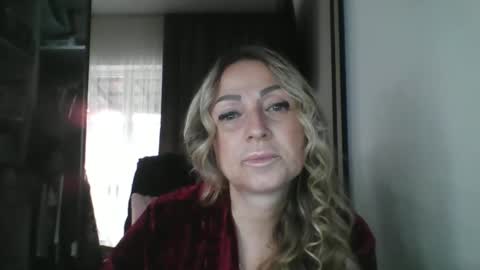 Snapshot of blondkitti chatting on November 19, 2025, 9:20 am Iren online show from November 19, 2025, 9:20 am