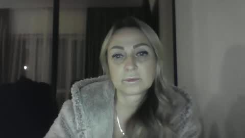 Snapshot of blondkitti chatting on November 20, 2025, 9:03 pm Iren online show from November 20, 2025, 9:03 pm