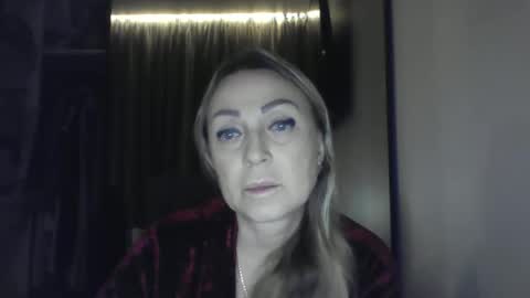 Snapshot of blondkitti chatting on November 21, 2025, 7:12 pm Iren online show from November 21, 2025, 7:12 pm