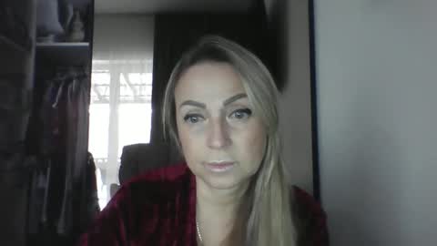 Snapshot of blondkitti chatting on November 22, 2025, 9:52 am Iren online show from November 22, 2025, 9:52 am