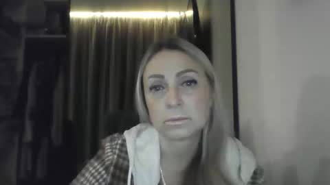 Snapshot of blondkitti chatting on November 24, 2025, 7:02 pm Iren online show from November 24, 2025, 7:02 pm