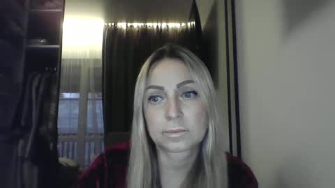 Snapshot of blondkitti chatting on December 1, 2025, 1:27 pm Iren online show from December 1, 2025, 1:27 pm