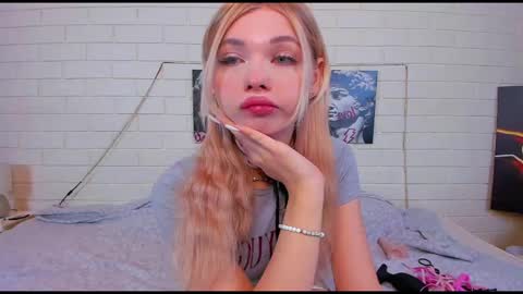 blondy_fina online show from October 5, 2025, 4:44 am