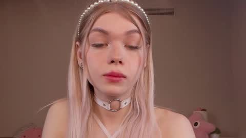 Snapshot of blondy_fina chatting on April 21, 2026, 4:52 am blondy_fina online show from April 21, 2026, 4:52 am