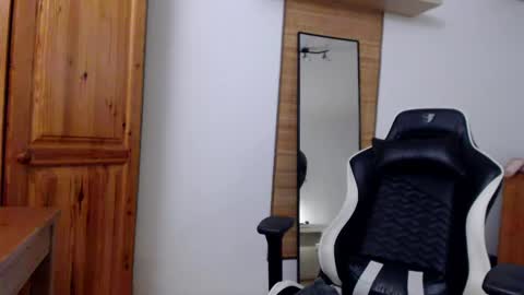 blondyelena online show from March 6, 2025, 9:03 am