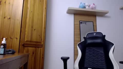 blondyelena online show from October 4, 2025, 7:39 am