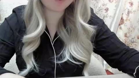 Snapshot of blondymargaret chatting on March 1, 2025, 1:29 pm blondymargaret online show from March 1, 2025, 1:29 pm