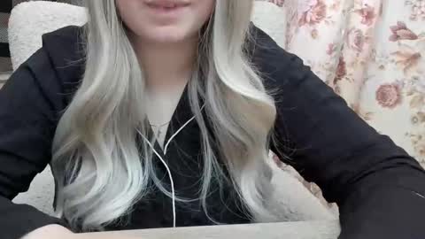 Snapshot of blondymargaret chatting on March 3, 2025, 12:27 pm blondymargaret online show from March 3, 2025, 12:27 pm