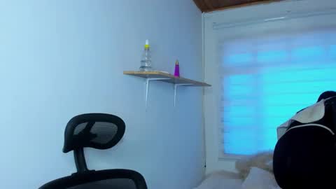 Snapshot of bloom_flower1 chatting on December 1, 2025, 11:59 am bloom_flower1 online show from December 1, 2025, 11:59 am