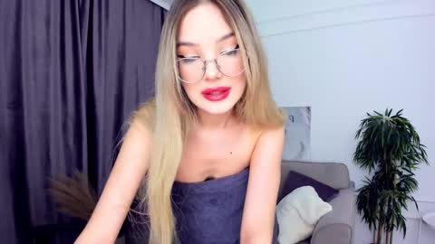 Sophia online show from February 13, 2025, 2:42 pm