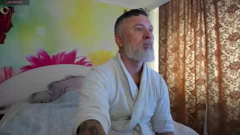 Snapshot of blowmyxxl chatting on December 17, 2025, 8:42 am Nico online show from December 17, 2025, 8:42 am