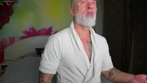 Snapshot of blowmyxxl chatting on December 19, 2025, 5:14 am Nico online show from December 19, 2025, 5:14 am