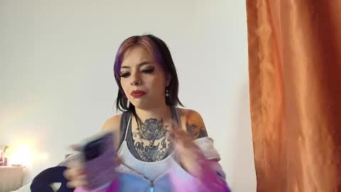 Snapshot of blue_tatuu1 chatting on December 26, 2024, 4:10 am Alice bleu for friends online show from December 26, 2024, 4:10 am