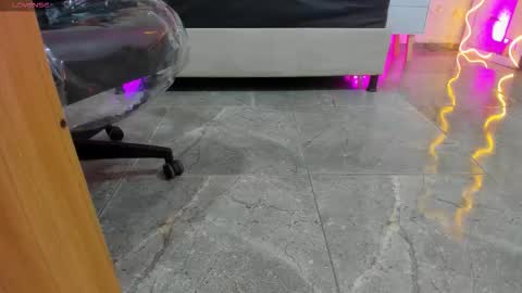 blue_tay1 online show from October 25, 2025, 11:40 am