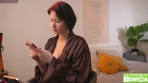 bluebeell online show from November 18, 2025, 9:41 pm