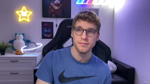 Snapshot of blueeyedtallguy chatting on December 3, 2024, 1:08 am blueeyedtallguy online show from December 3, 2024, 1:08 am