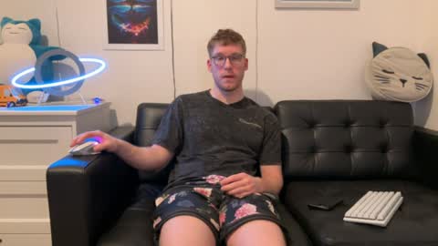 Snapshot of blueeyedtallguy chatting on December 20, 2024, 2:19 am blueeyedtallguy online show from December 20, 2024, 2:19 am