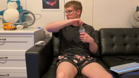 Snapshot of blueeyedtallguy chatting on January 9, 2025, 4:52 am blueeyedtallguy online show from January 9, 2025, 4:52 am