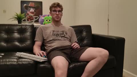 Snapshot of blueeyedtallguy chatting on October 4, 2025, 11:03 pm blueeyedtallguy online show from October 4, 2025, 11:03 pm