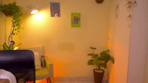 Snapshot of blueflora chatting on April 7, 2026, 7:20 am FLORAA online show from April 7, 2026, 7:20 am