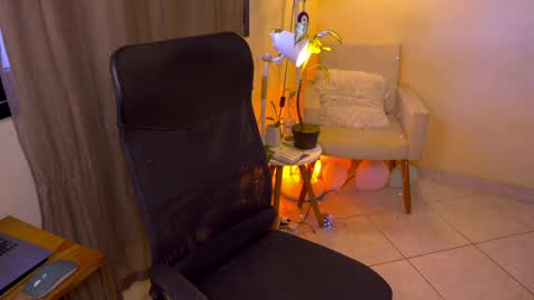 Snapshot of blueflora chatting on May 7, 2026, 1:49 pm FLORAA online show from May 7, 2026, 1:49 pm