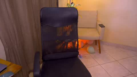 Snapshot of blueflora chatting on May 9, 2026, 7:08 pm FLORAA online show from May 9, 2026, 7:08 pm