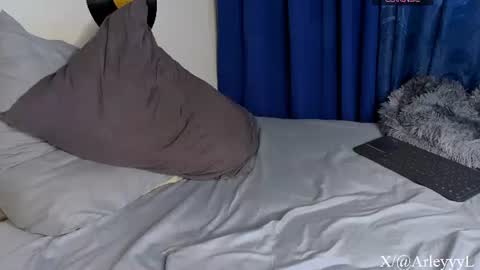 bluelatin22 online show from July 24, 2026, 5:16 am